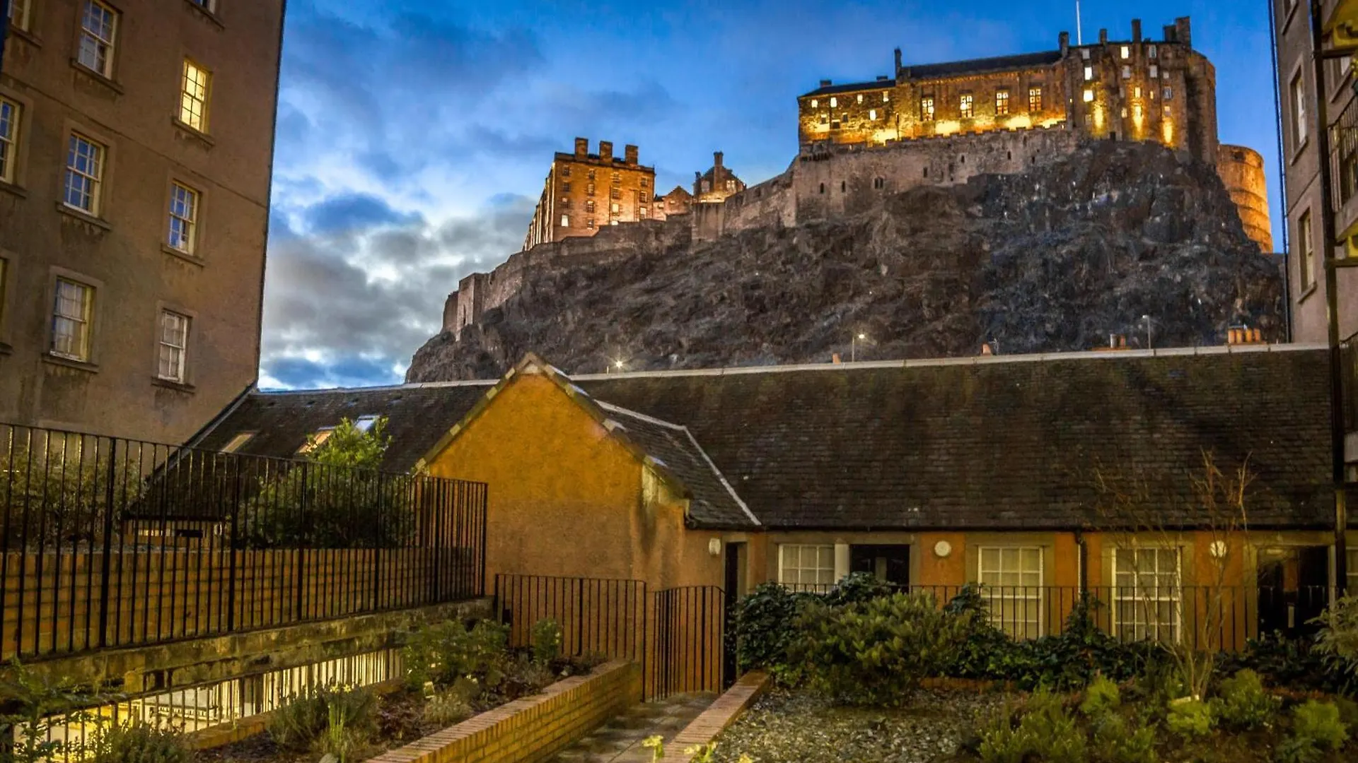 Castle View&Grassmarket Studio Flat With Luxury Bathroom Edinburgh